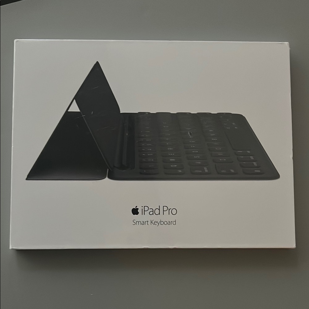 iPad Pro (9.7 inch) Smart Keyboard. Factory sealed BN.